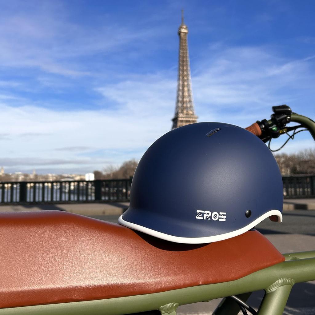 vélo electrique cargo biplace Garrett Miller X casque Eroz bleu