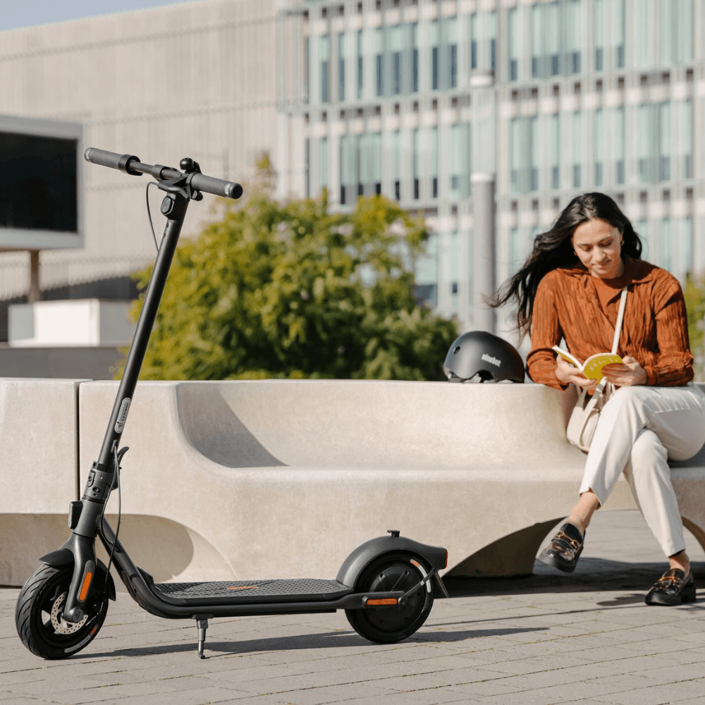 Trottinette Électrique F2 Plus Ninebot by Segway : Légère et Performante - Weebot